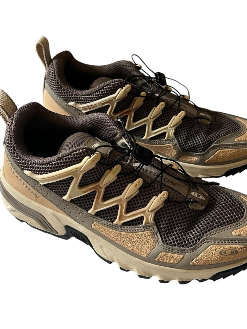 Salomon Men's Trail Runners in Dark Brown and Tan 8.5 men’s 9.5 women’s . Unisex